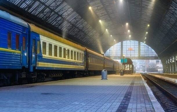 Укрзализныця назначила шесть дополнительных поездов к зимним праздникам
