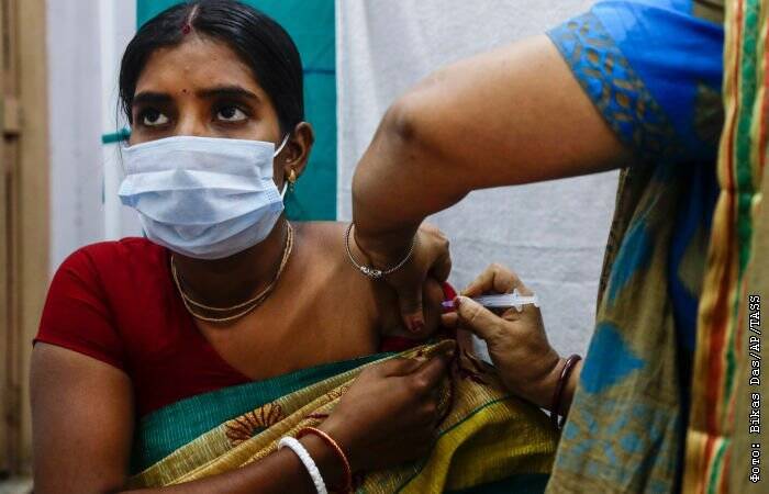ВОЗ одобрила индийскую вакцину против коронавируса CovavaxTM