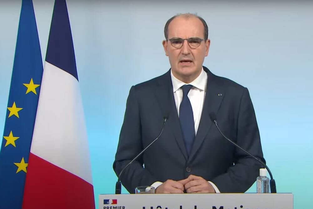 Премьер Франции спрогнозировал доминирование омикрон-штамма в начале года