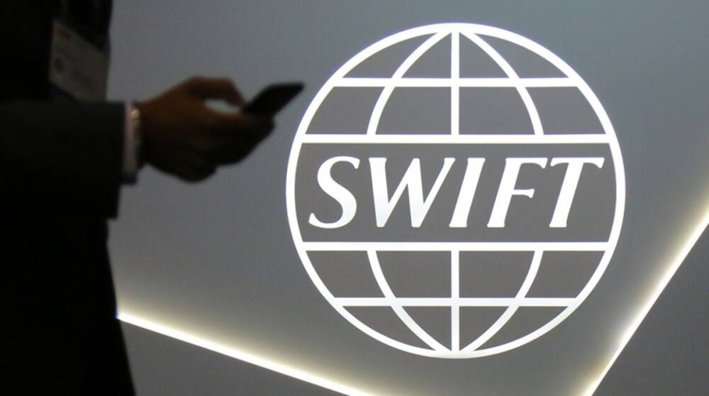 Запад не будет отключать Россию от SWIFT: эксперт рассказал, почему
