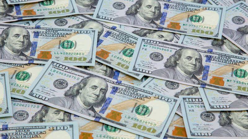 Валютные интервенции НБУ: регулятор продал $132,5 млн и купил $10 млн