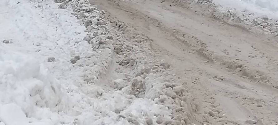 Жители Петрозаводска о нечищеной дороге: «Подъезд к школе - это тихий ужас» (ФОТО)