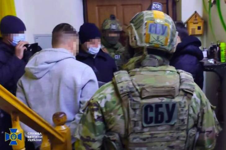 Похищения и пытки: на Прикарпатье задержали банду, которая "выбивала" из людей деньги