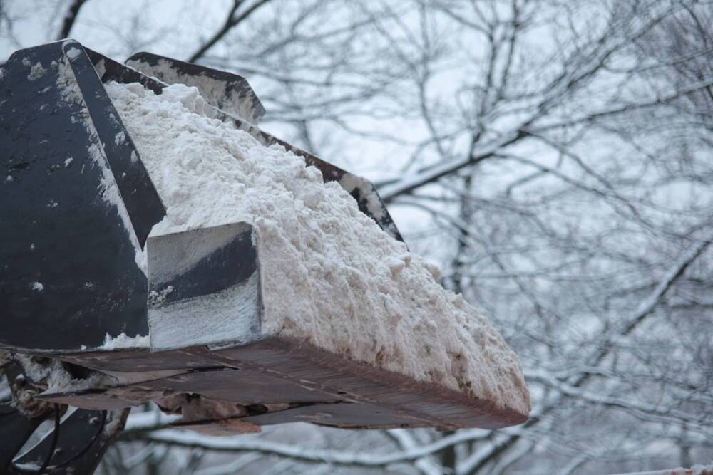 Управляющие компании Новгородской области накажут за некачественную уборку снега