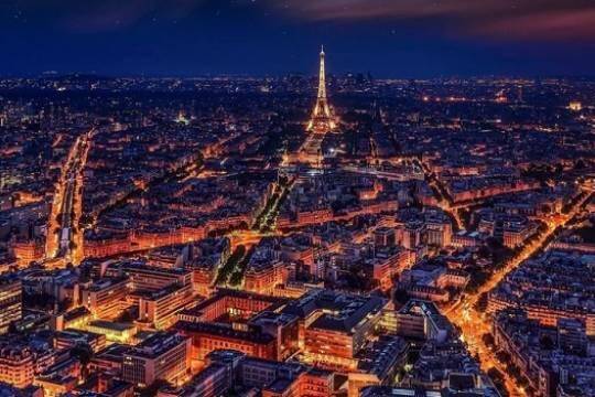 Власти Парижа отменили праздничные мероприятия в честь Нового года