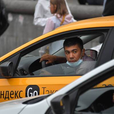 Таксисты в Москве совершили более четырёхсот тысяч нарушений ПДД с начала года