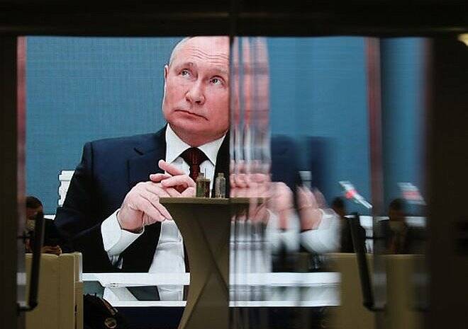 Песков рассказал, как Путин реагирует на теорию о своих «двойниках»