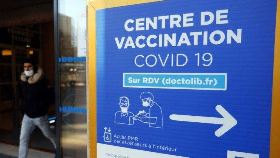 Во Франции допустили введение «скрытой формы» обязательной вакцинации от коронавируса