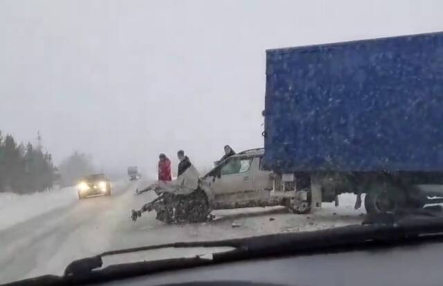 Женщина пострадала в тройном ДТП под Новосибирском