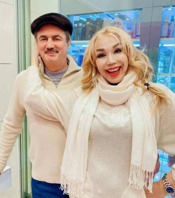 «Муж» Распутиной решился на развод с женой после 23 лет отношений с певицей