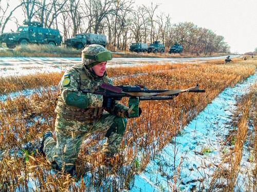 Военкор Стешин: в случае наступления Киева силы ДНР и ЛНР могут отойти в города и навязать армии Украины затяжные бои