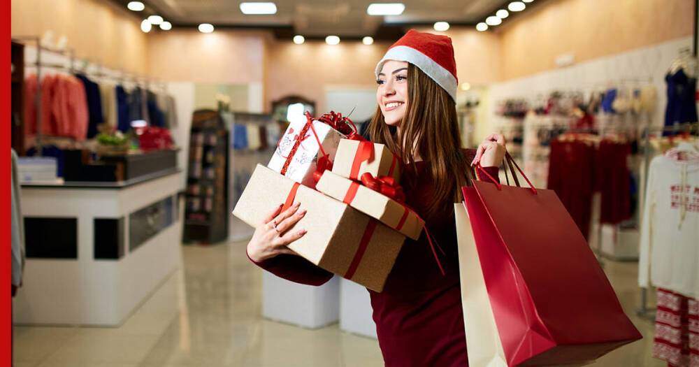 Как сэкономить на новогодних подарках, посоветовал эксперт