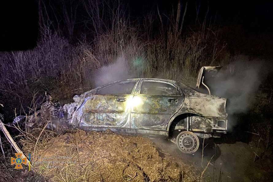 Под Кривым Рогом в смертельном ДТП загорелся автомобиль