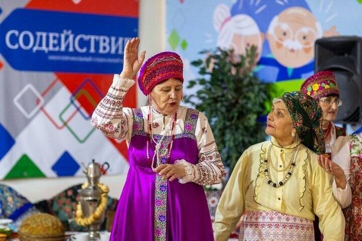 Астраханские пенсионеры попрощались с осенью
