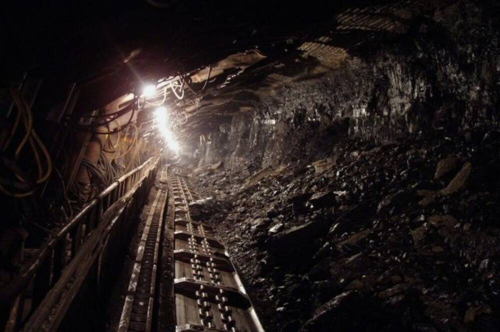 При обрушении породы на руднике в Приморье пострадал один человек