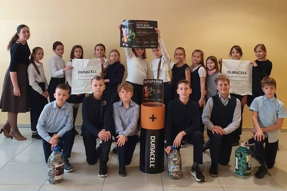 Школьники Югры собирают использованные батарейки