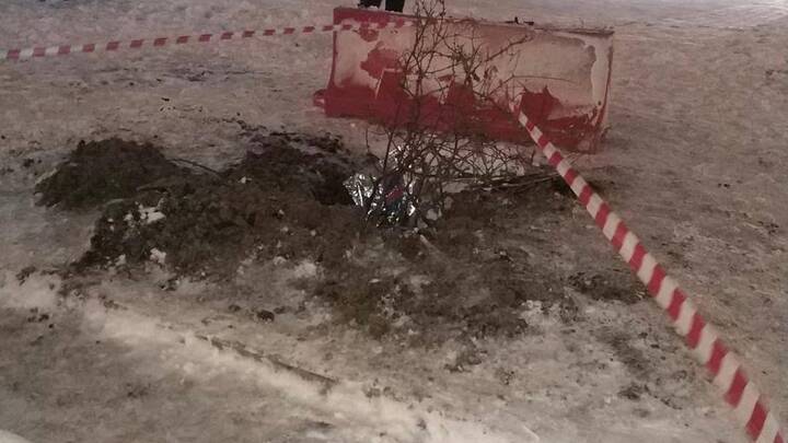 12-летняя девочка провалилась в яму на севере Москвы