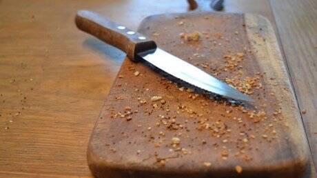 Пензенец резал хлеб и пырнул гражданскую жену ножом