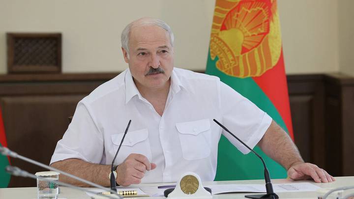 Лукашенко допустил досрочные выборы после принятия новой конституции