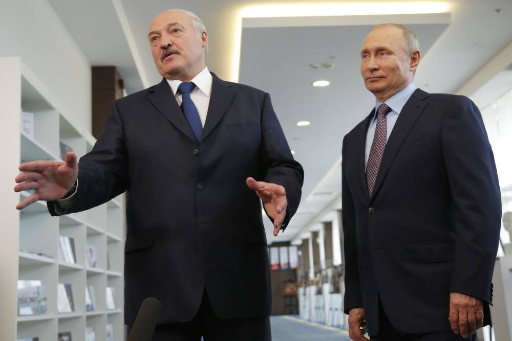 Лукашенко заявил, что держит постоянный контакт с Путиным