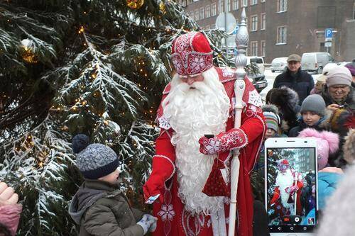 Депутат Милонов: Дед Мороз и Снегурочка должны быть привитыми