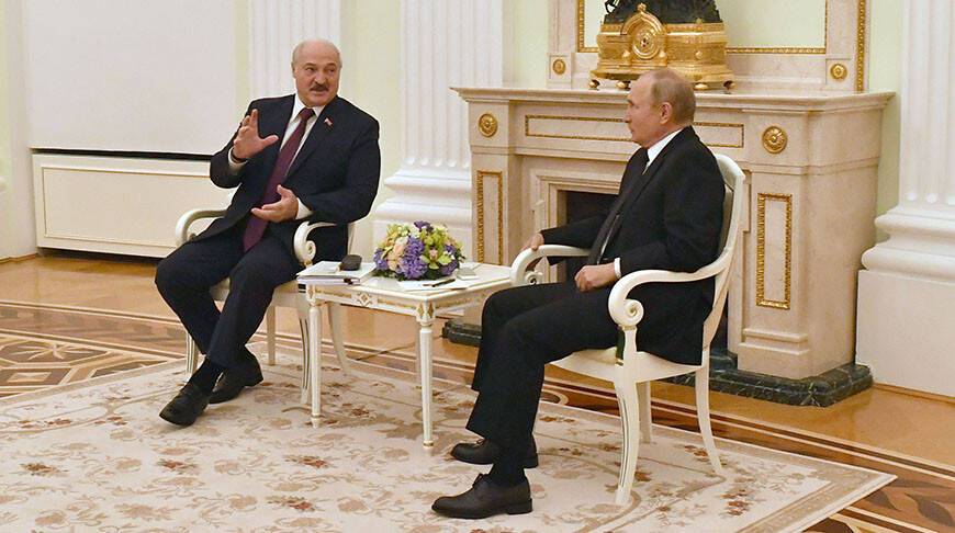 "Мы видим этот мир одинаковыми глазами". Лукашенко назвал отношения с Путиным братскими