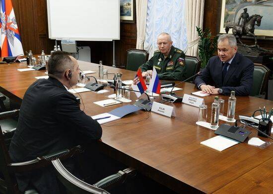 Шойгу: Россия вносит большой вклад в укрепление обороноспособности Сербии