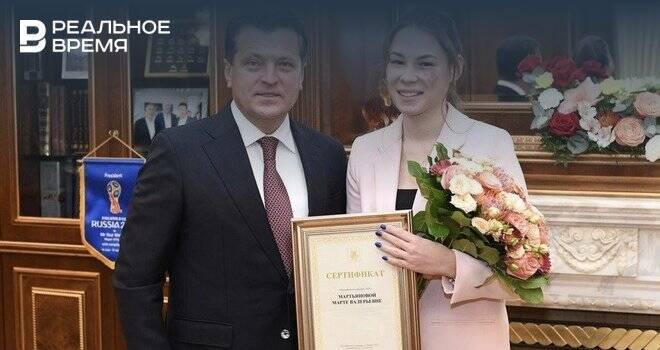 Олимпийской чемпионке Марте Мартьяновой вручили сертификат на получение квартиры