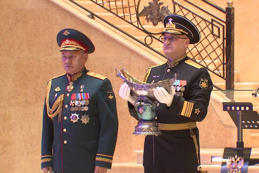 Шойгу вручил награды командирам лучших воинских частей и кораблей