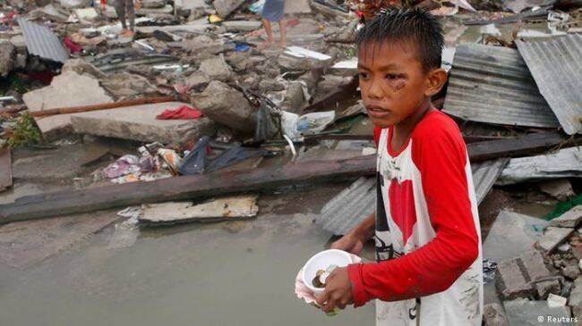Количество погибших в результате тайфуна на Филиппинах превысило 200 человек