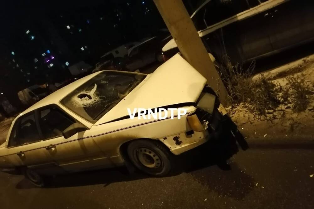 Во время аварии в Воронеже пассажирка пробила лбом лобовое стекло