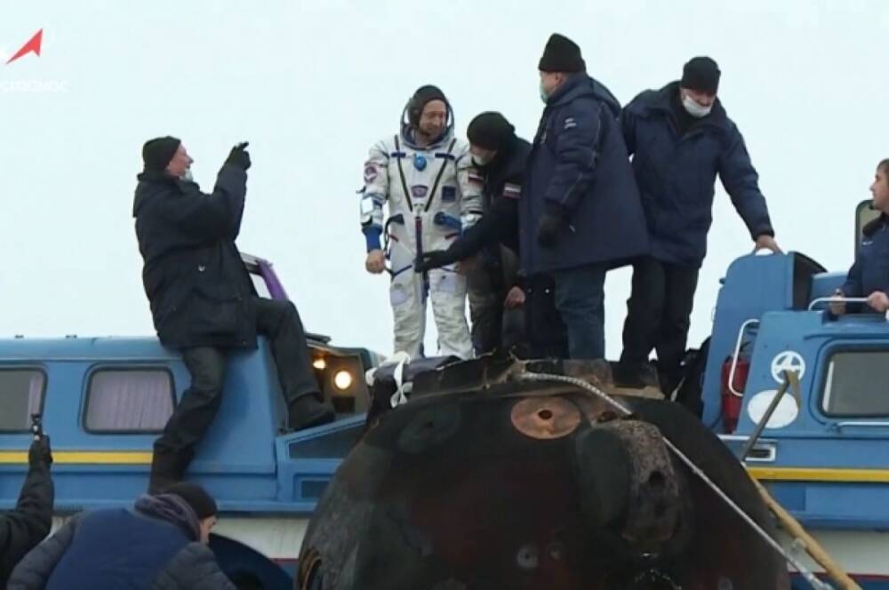 Космонавт Мисуркин и японские туристы эвакуированы из спускаемого аппарата