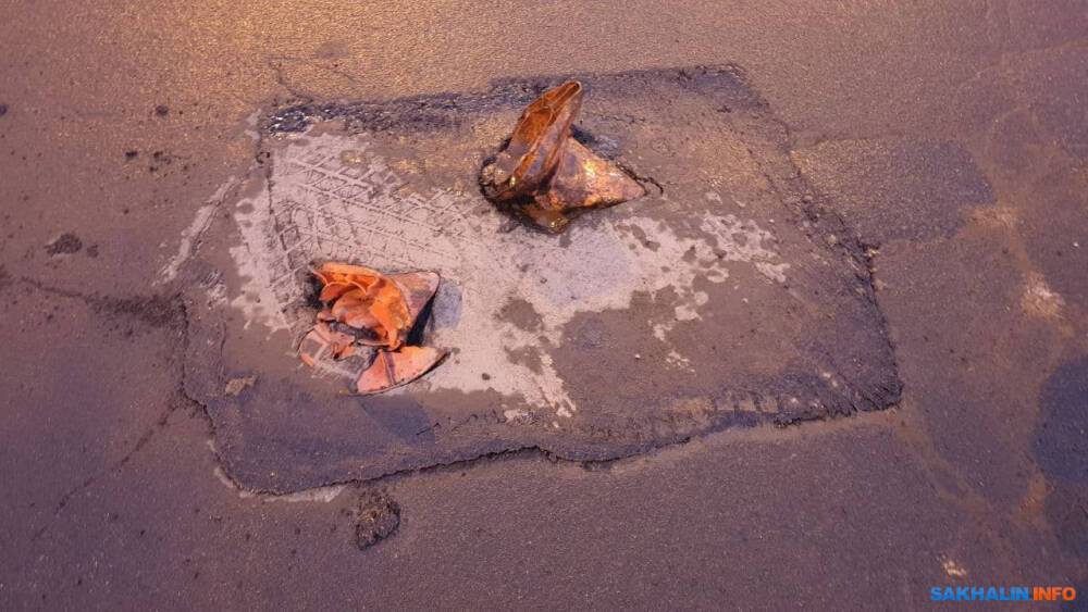 Конусы пали жертвой ямочного ремонта на мини-кольце в Южно-Сахалинске