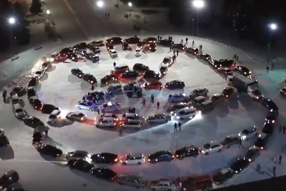 В Рыбинске автомобилисты провели новогодний флешмоб