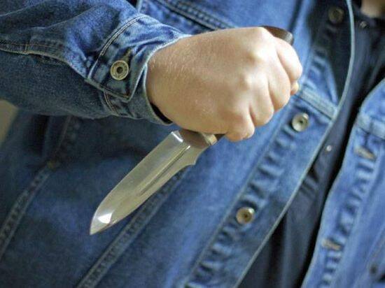 В Ижевске 12-летний школьник ударил врача ножом по указанию отца