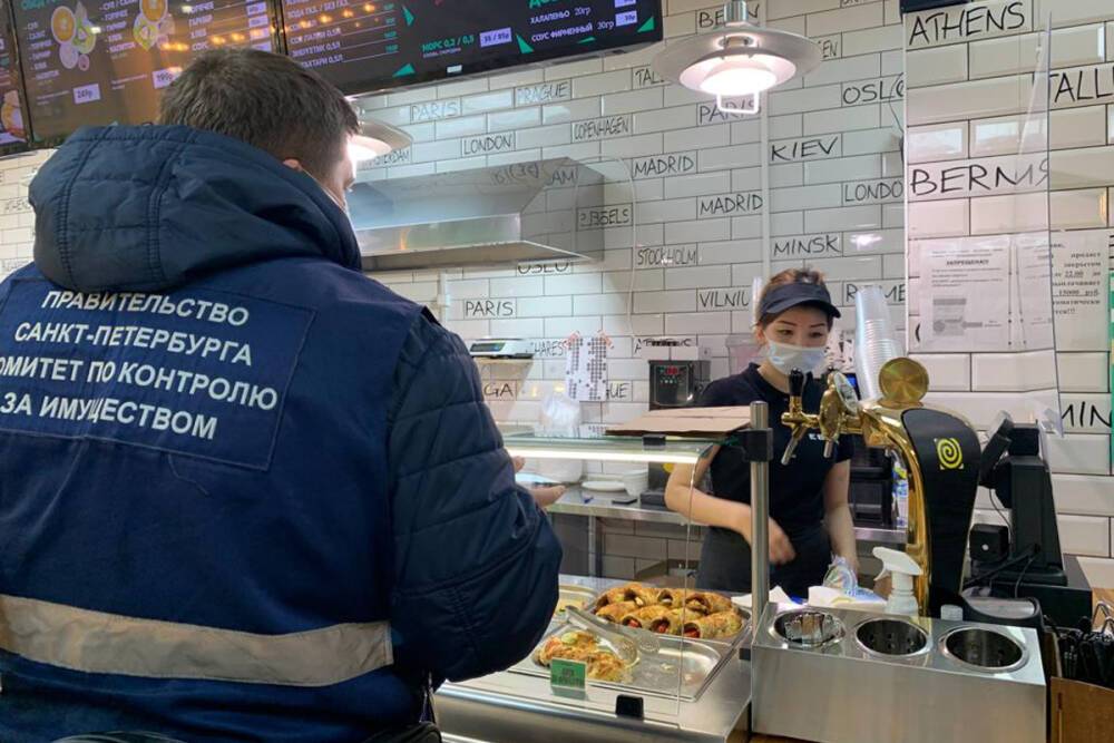 Петербургские кафе вновь нарушили антиковидные ограничения