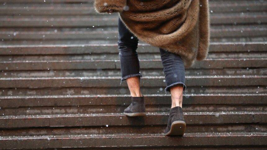 Лишиться ног ради моды: невролог рассказал об опасности коротких брюк зимой