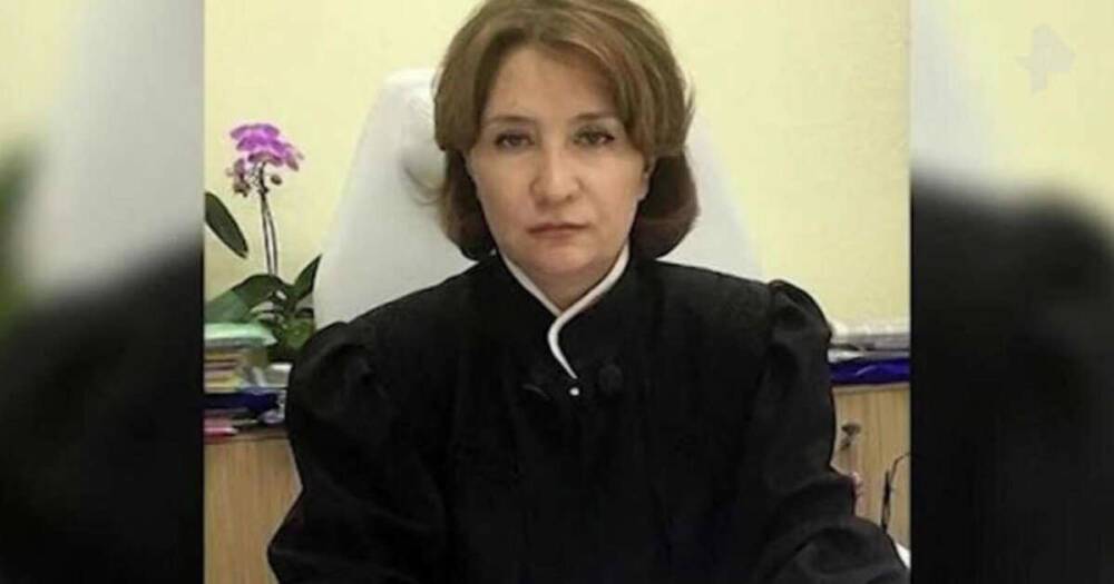 Адвокат допустил, что "золотую судью" Хахалеву ждет наказание в Грузии