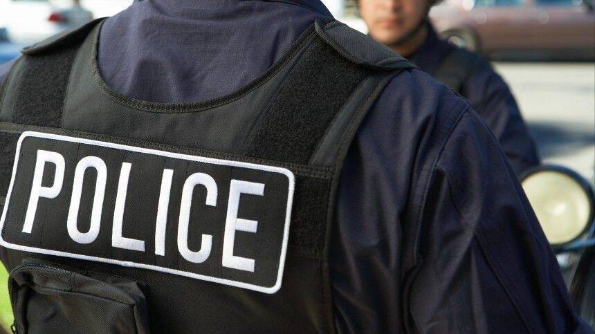 Вооруженный мужчина в магазине на востоке Парижа взял в заложники двух женщин