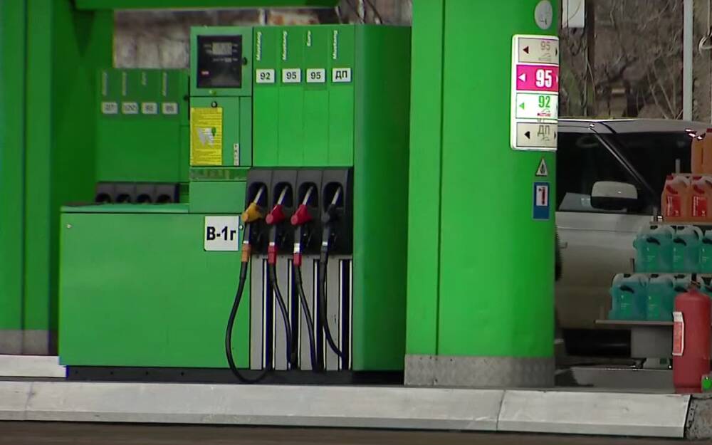 Водители давно этого ждали: на украинских АЗС дешевеет бензин и дизель