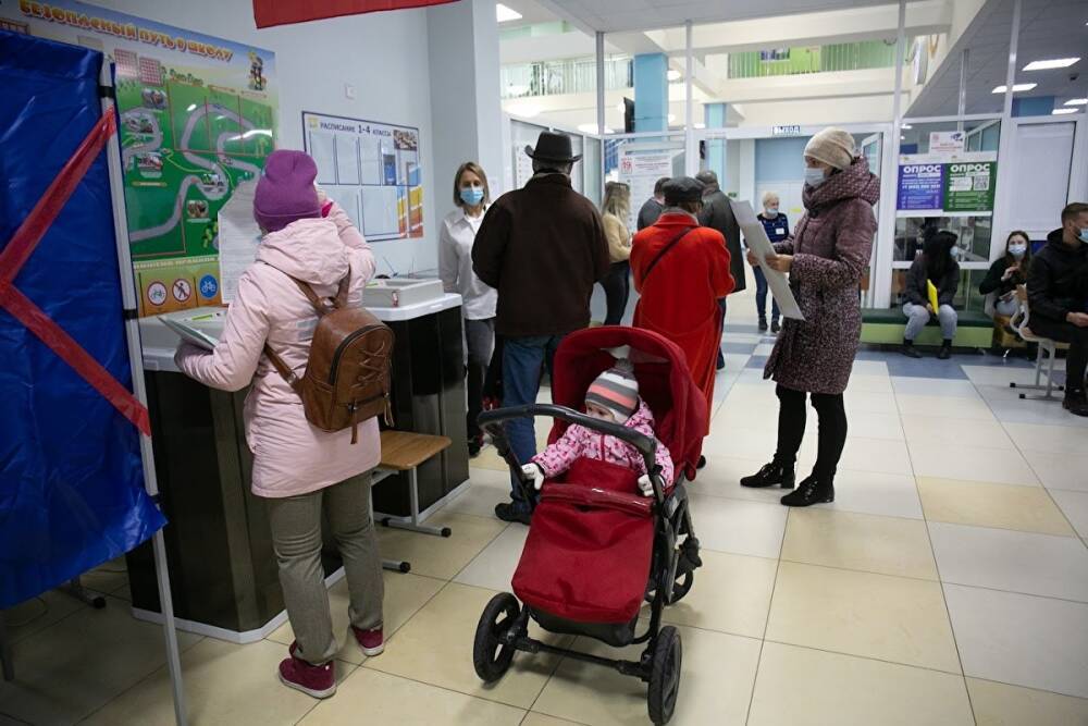 В Госдуму внесли законопроект о ежемесячных выплатах 10 тыс. рублей семьям с детьми