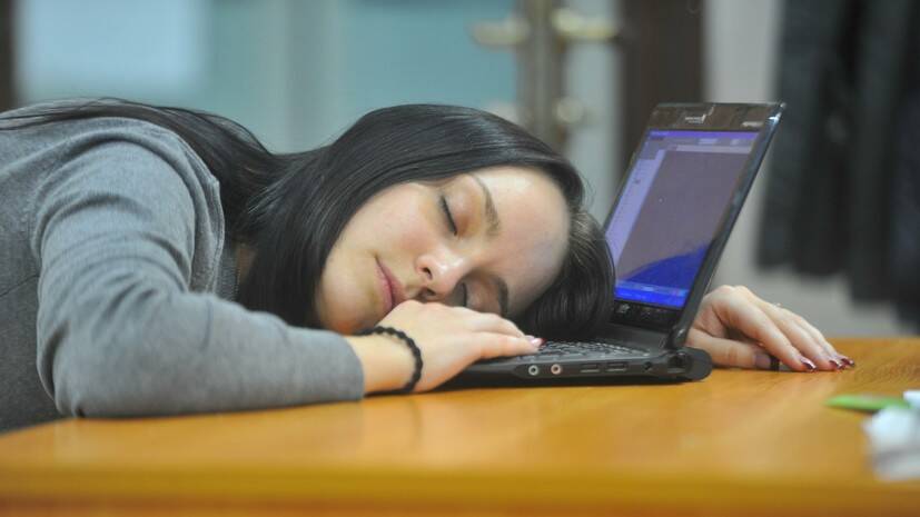 Кардиолог Османов назвал способы справиться с сонливостью на работе