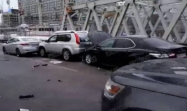 В Москве по вине пьяного водителя столкнулись 13 автомобилей