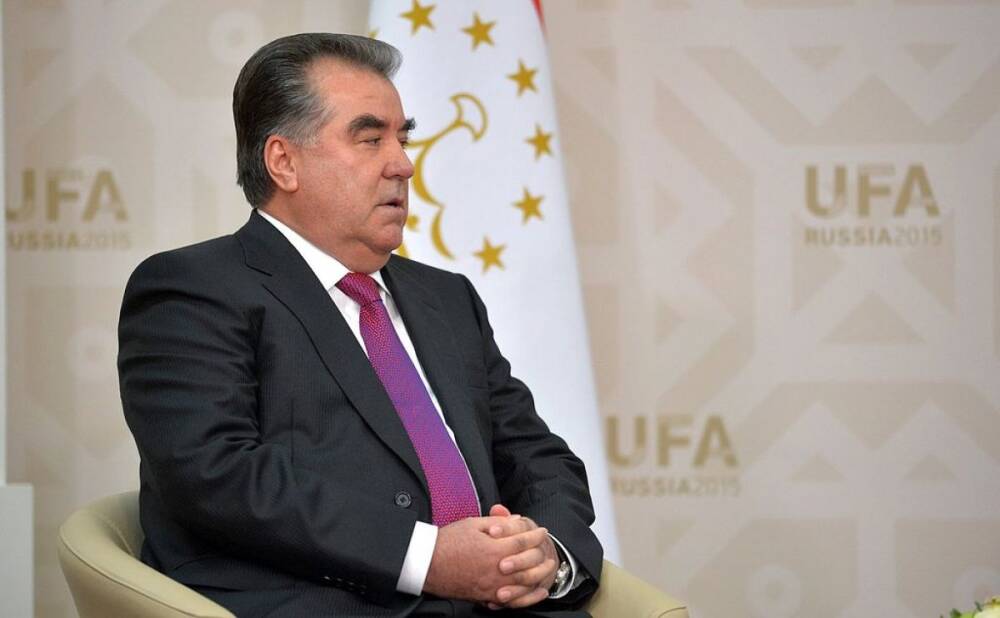 Президент Таджикистана анонсировал повышение зарплат и пенсий в 2022 году