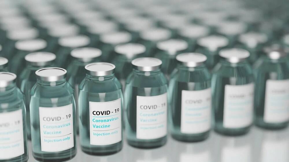 В России прививка от коронавируса вошла в национальный календарь прививок