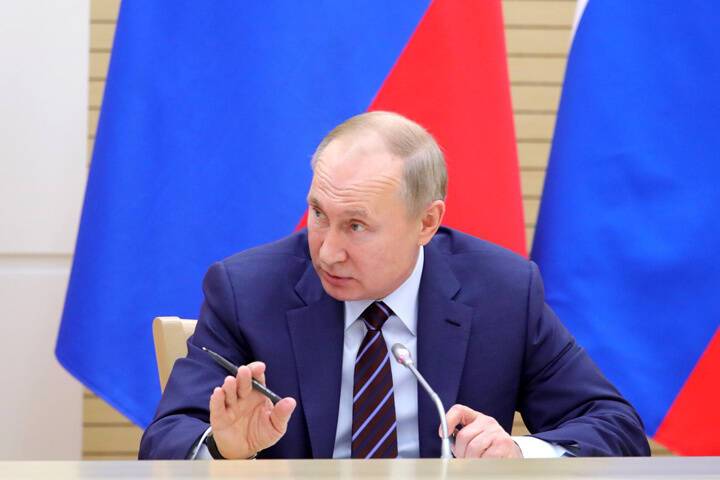 Путин провел первый телефонный разговор с канцлером ФРГ Шольцем