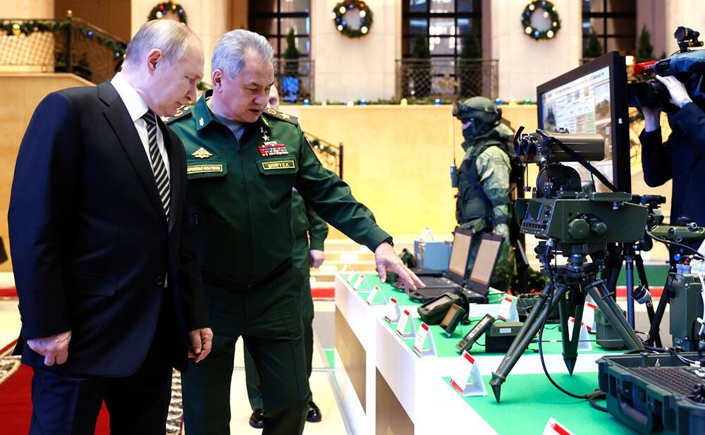 Шойгу показал Путину новые образцы военной техники