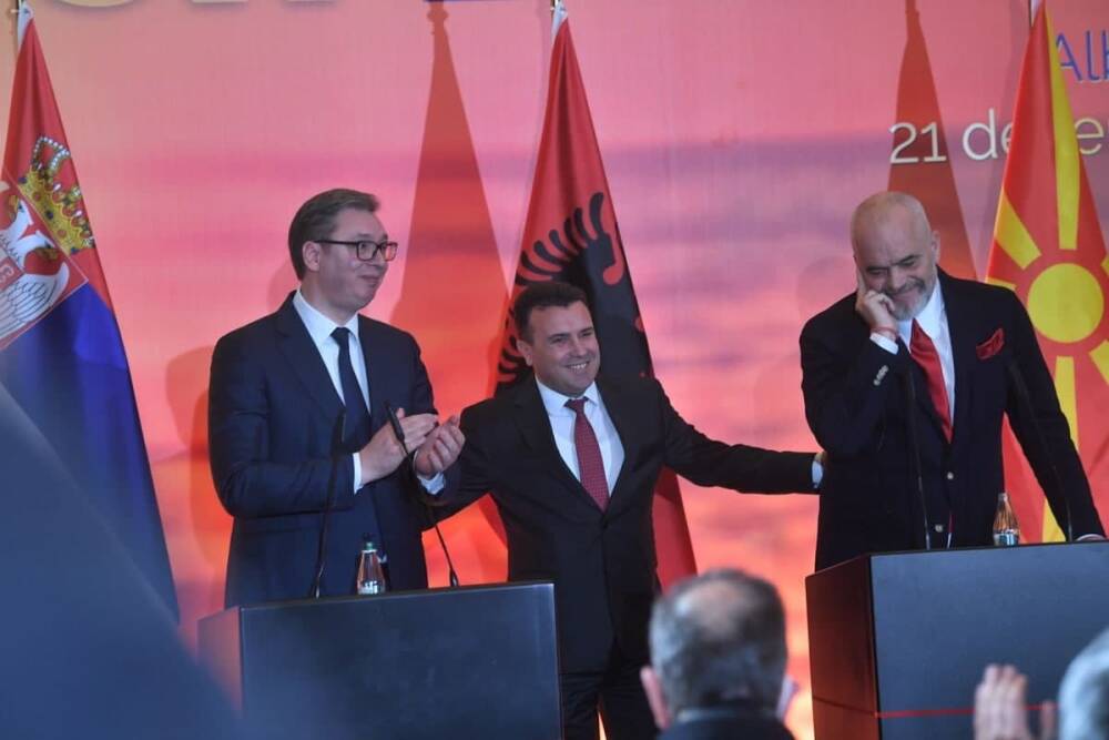 Главы Сербии, Албании и Северной Македонии подписали шесть...