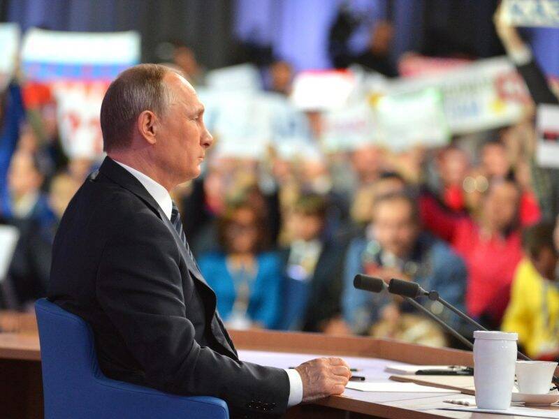 «Спасибо, Вова» и «Путин бабай»: самые курьезные моменты пресс-конференций президента России