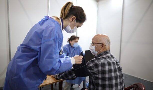 Более 13,1 млн украинцев получили обе дозы вакцины от СOVID-19